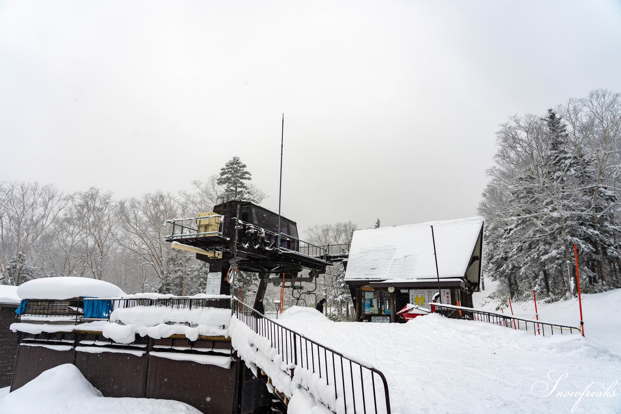 層雲峡黒岳ロープウェイスキー場　積雪170cm、雪質はパウダースノー。やはり、黒岳は別格のコンディション！